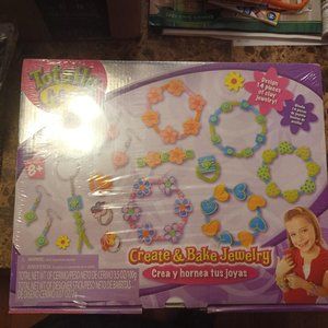 Totally Me Create & Bake Jewelry Kit